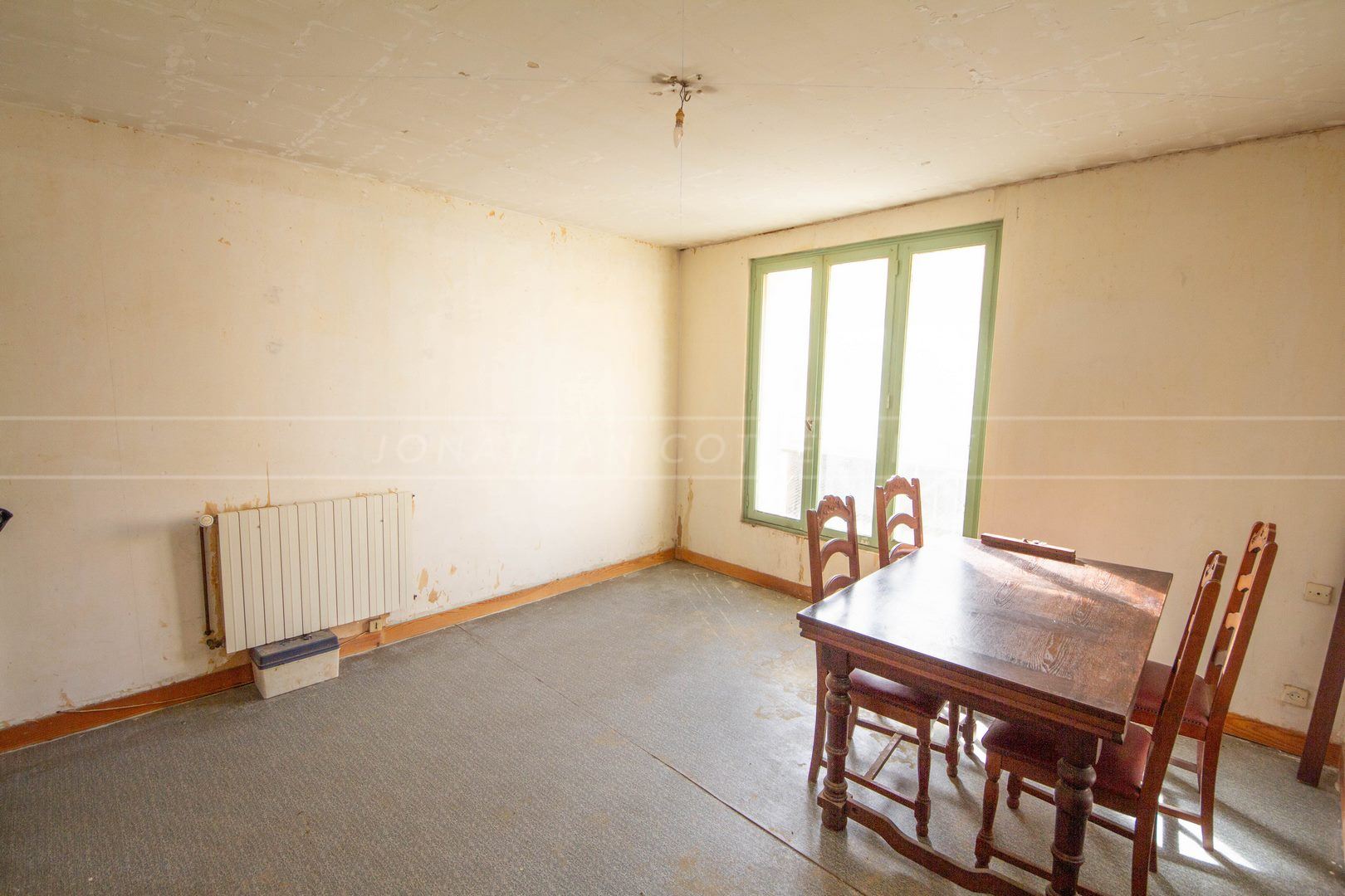 APPARTEMENT - T4 - 3 CHAMBRES - IDEALEMENT SITUE - PROCHE ECOLES - A RENOVER - DPE D - photo 2